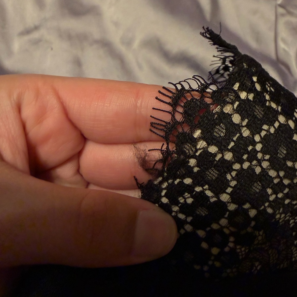 Lace banded halter top - Picture 3 of 3